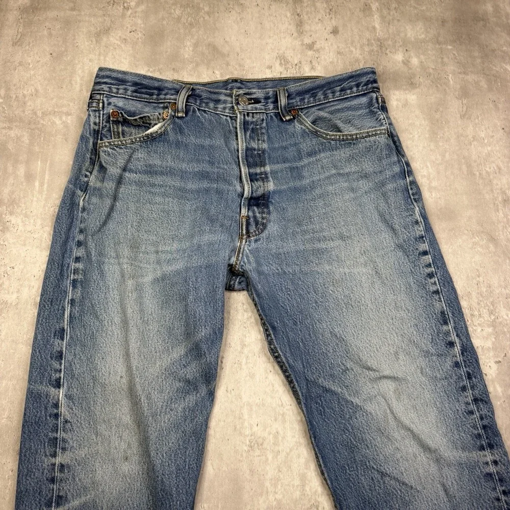 Levis 501 Straight Leg Jeans Mens Fits 35x32 Blue Button Fly Denim Y2K Work L